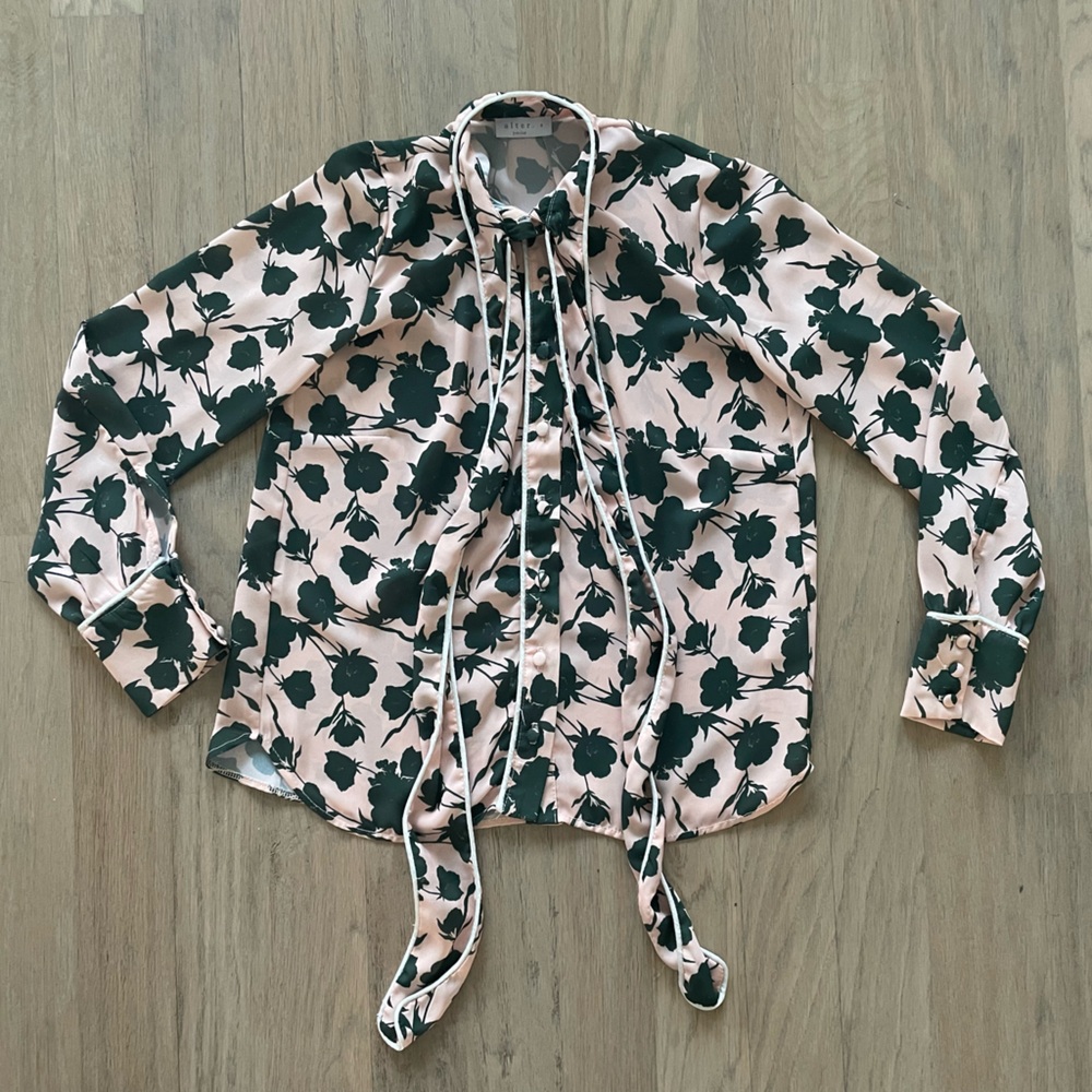 Boho pink floral print spring tie neck blouse size small